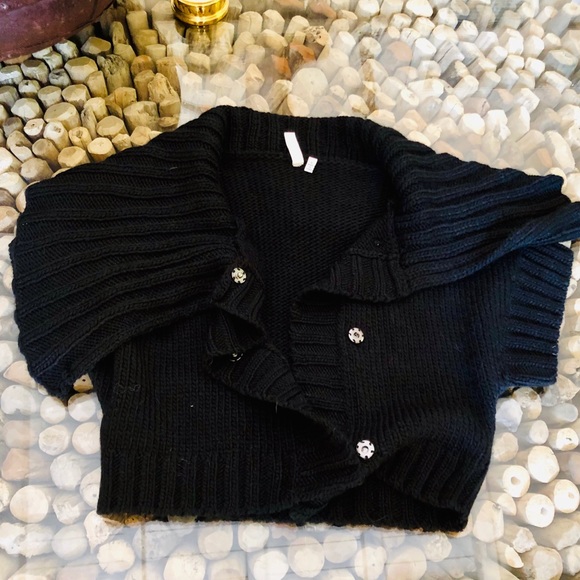 Robbi & Nikki Cropped Black Knit Shawl/Sweater - Picture 3 of 8